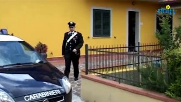Stiava, anziano colpisce a martellate la moglie malata