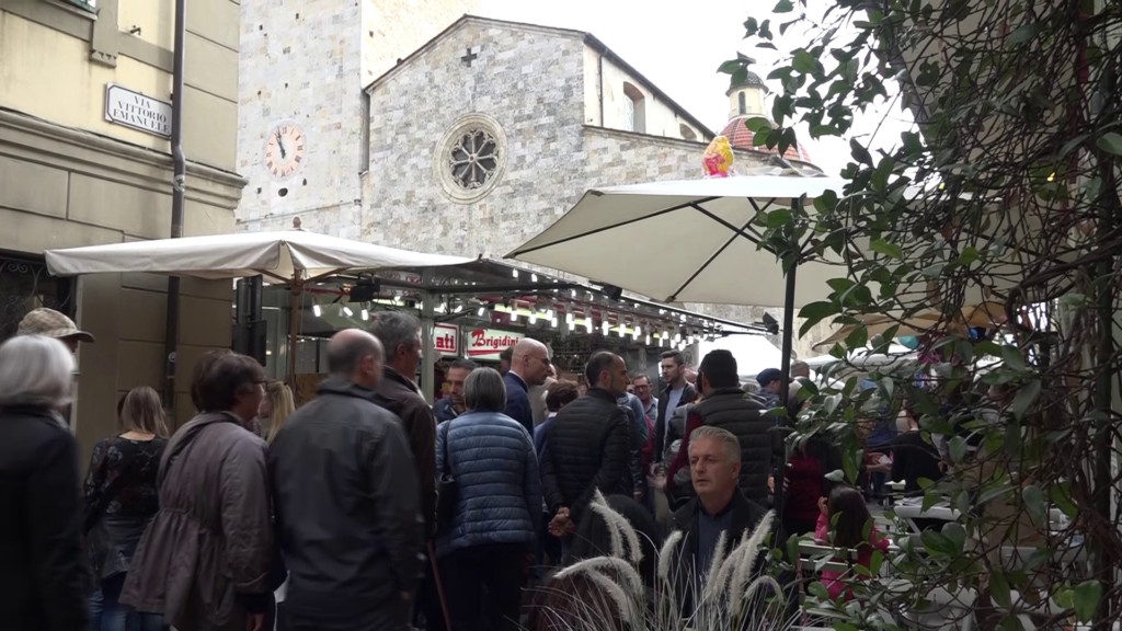 Camaiore invasa per la fiera di Ognissanti - NoiTV - NoiTV - La vostra televisione