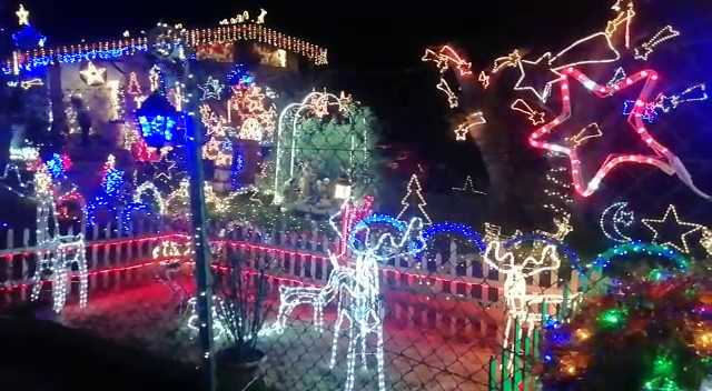 Babbo Natale Walt Disney.Ecco La Casa Di Natale Piu Illuminata Della Versilia Noitv