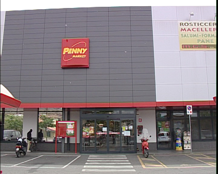 Incendio al Penny market di Pontetetto