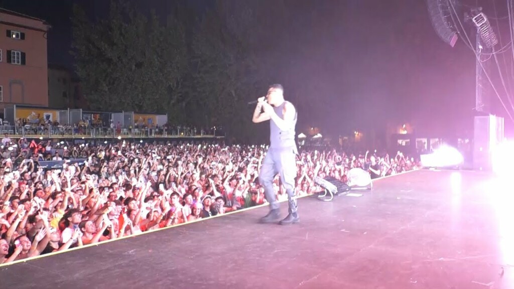 Lucca Summer Festival, Marracasch trascina la piazza con il suo rap NoiTV Lucca Summer Festival, Marracasch trascina la piazza con il suo rap NoiTV